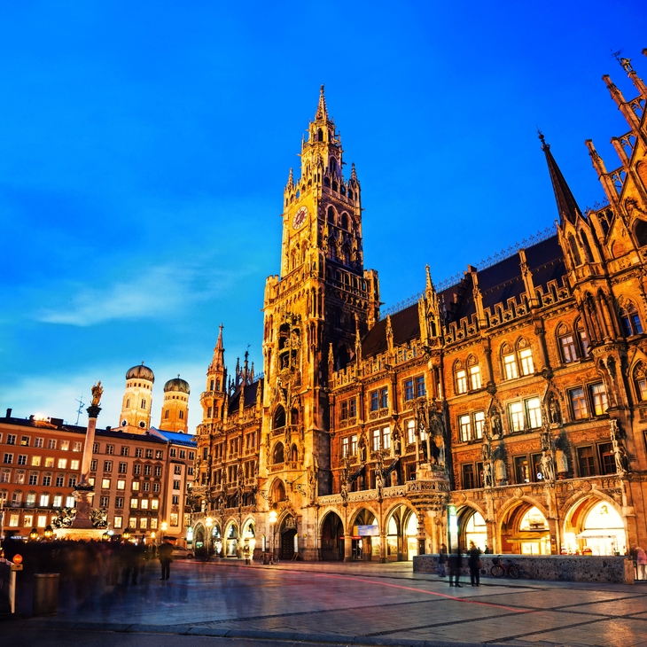 Marienplatz bei Nacht mit Rathaus