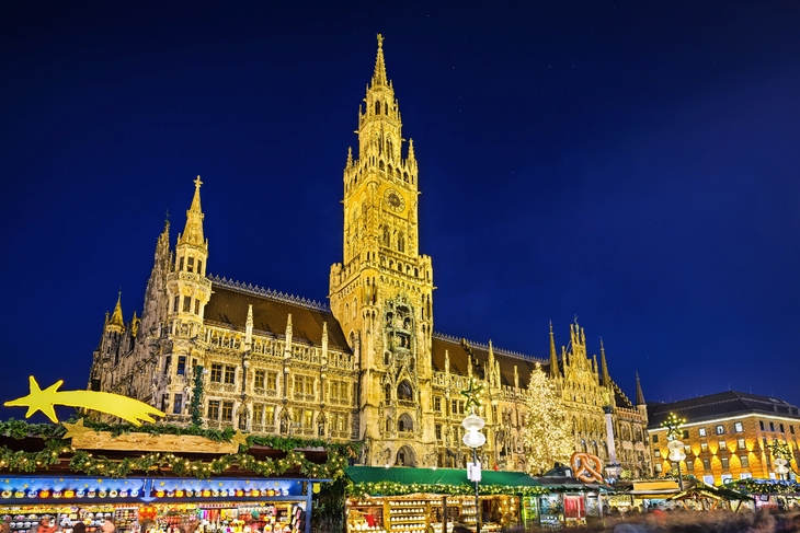 Rathaus und Weihnachtsmarkt in München