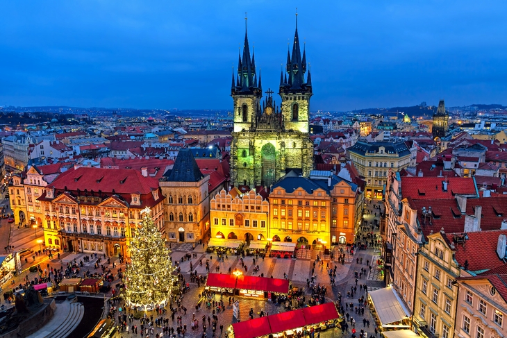 Altstädter Ring mit Weihnachtsmartk