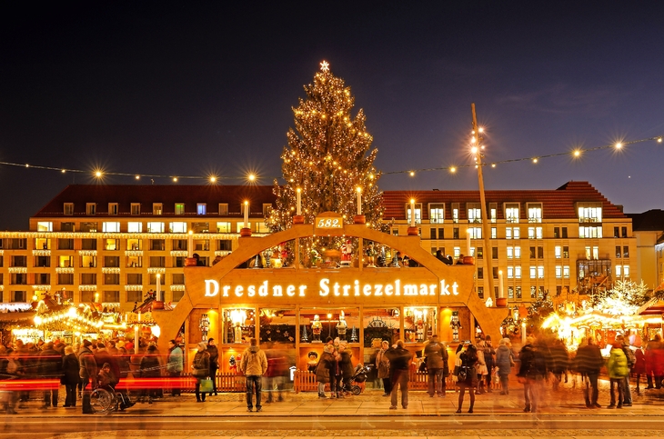 Striezelmarkt auf dem Altmarkt in Dresden, Deutschland