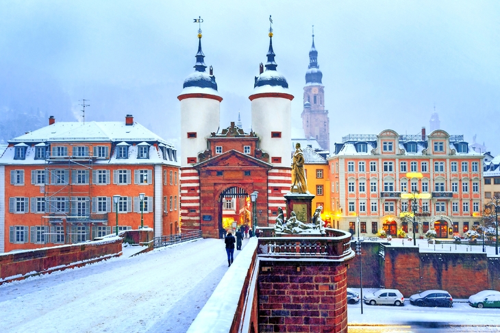 Barocke Altstadt von Heidelberg im Winter