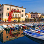 Hafen von Bardolino am Gardasee in der Region Venetien, Italien