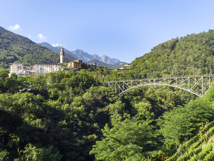 Glockenturm von Intragna im Tal Centovalli im schweizer Kanton Tessin, Schweiz