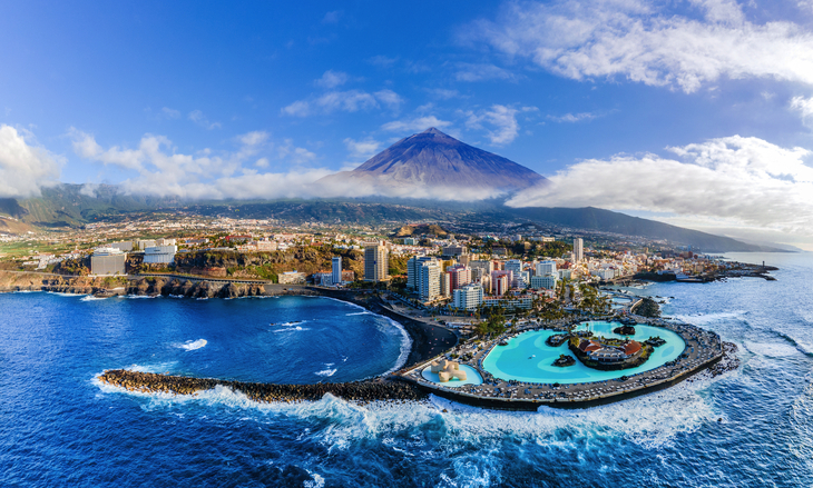 Freizeitpark Lago Martiánez vor dem Vulkan Teide auf Teneriffa