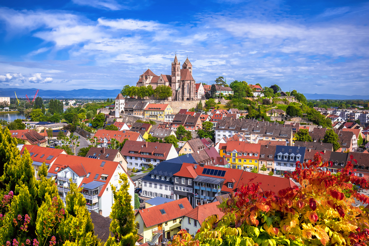 Blick auf die historische Stadt Breisach mit Dom