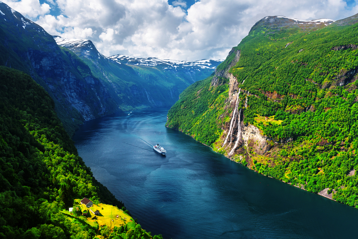 Atemberaubende Aussicht auf Sunnylvsfjorden Fjord